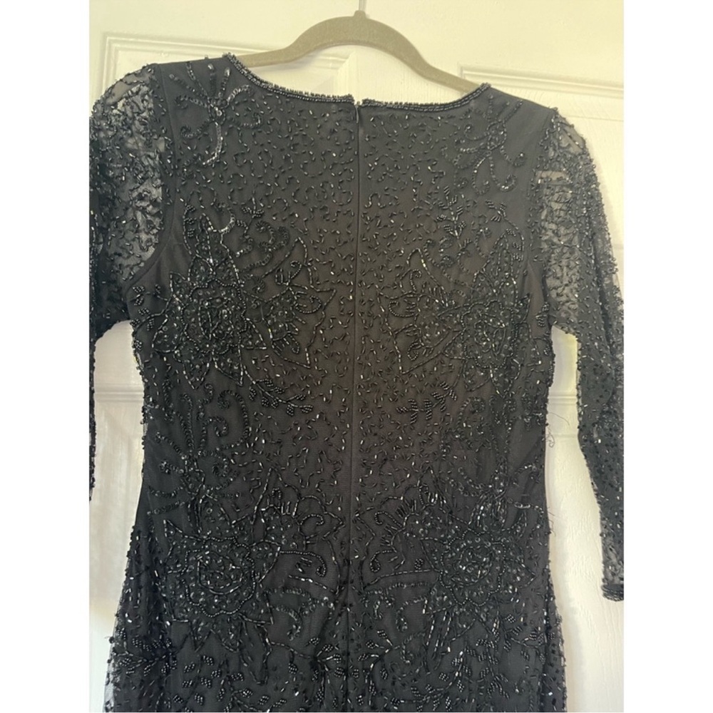 PIZARRO NIGHTS Beaded V-neck Cocktail Dress
Size 4 - Picture 8 of 9